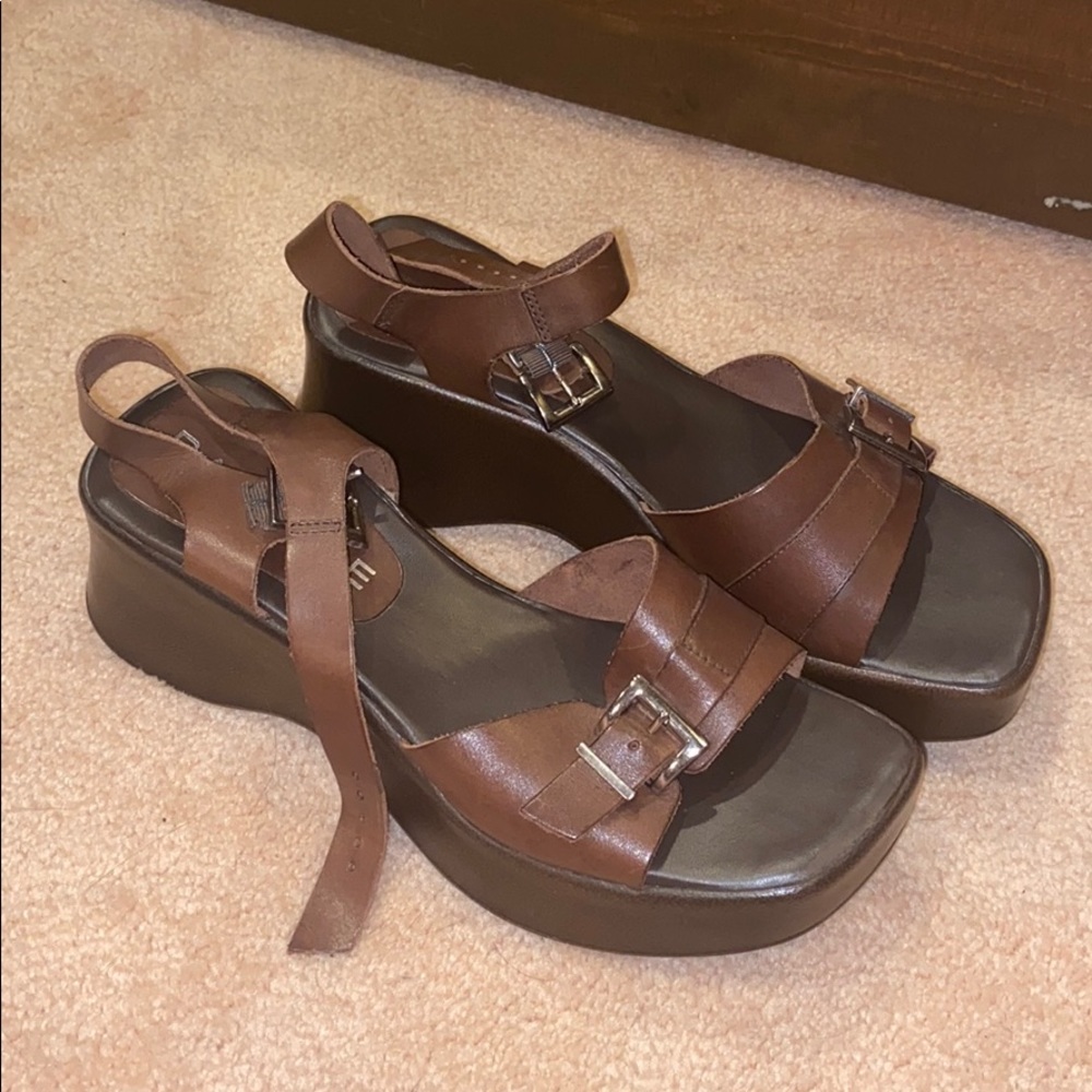 retro square toed platform sandals